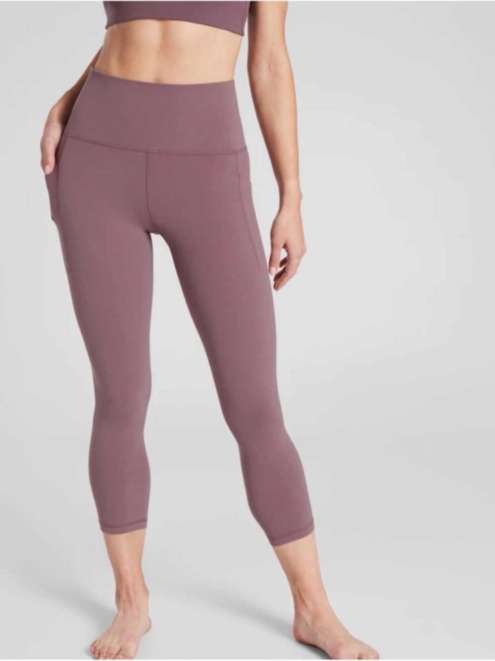 Athleta Salutation Stash Pocket Capri Medium